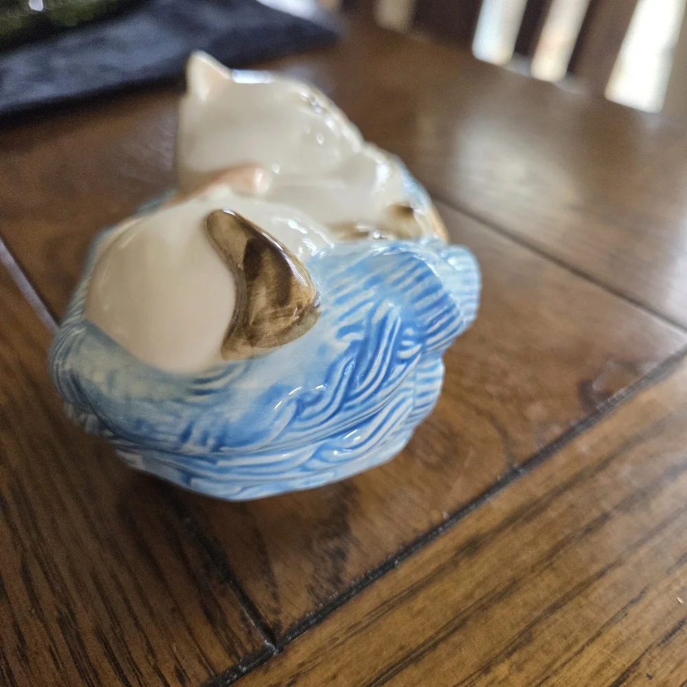Kitten In A Laundry Basket Potpourri Holder From Avon 1983